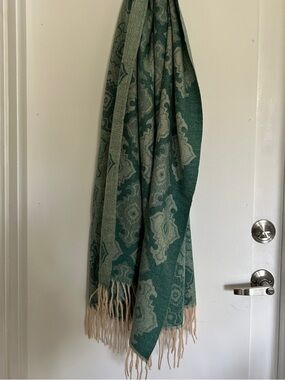 Green Patterned Fringe Scarf